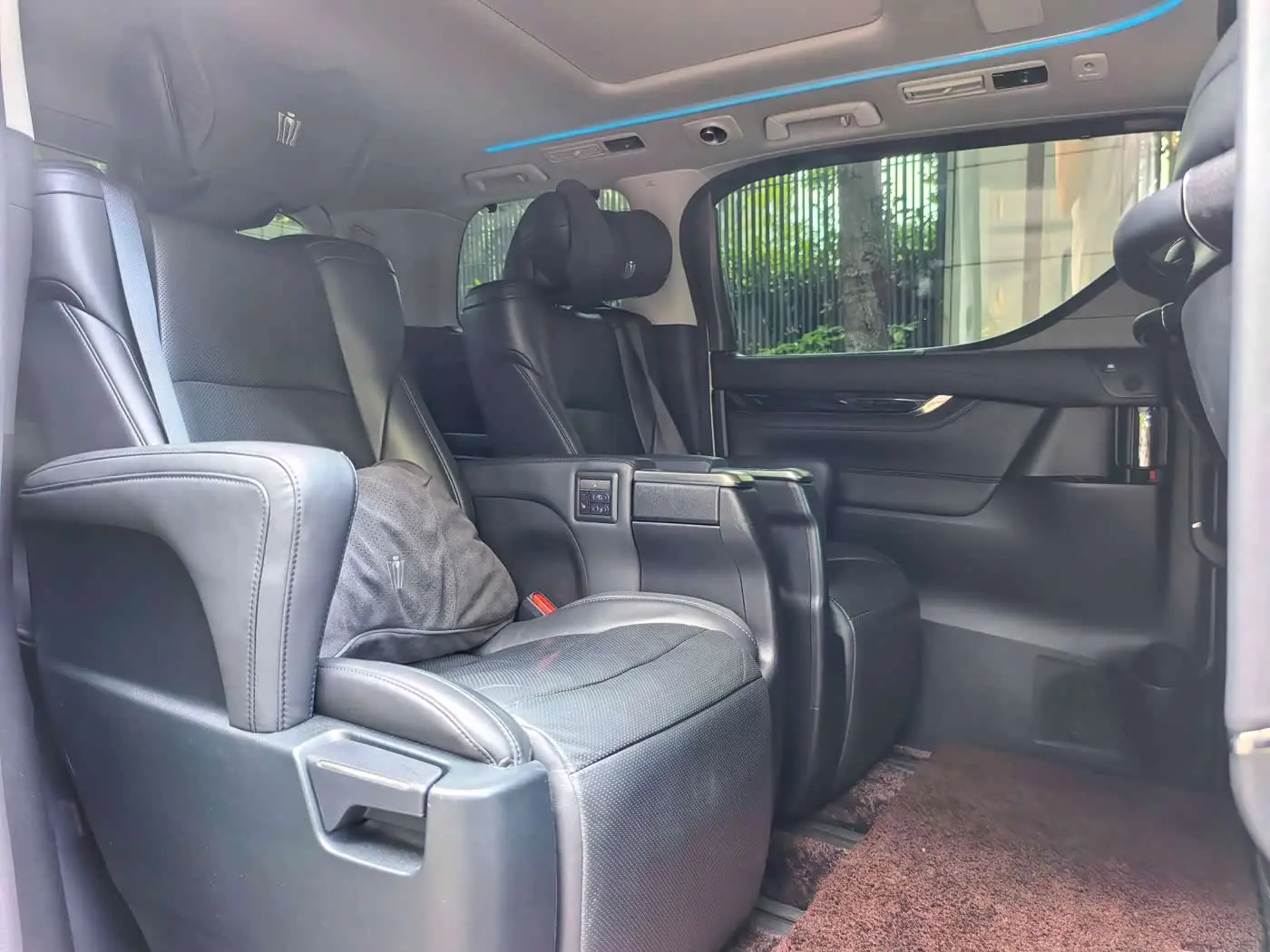 Toyota Vellfire 2021 — Photo 14/16