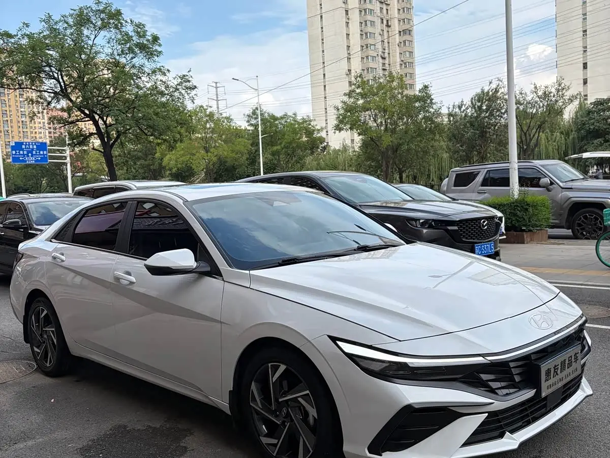 Hyundai Elantra 2023 — Фото 3/20