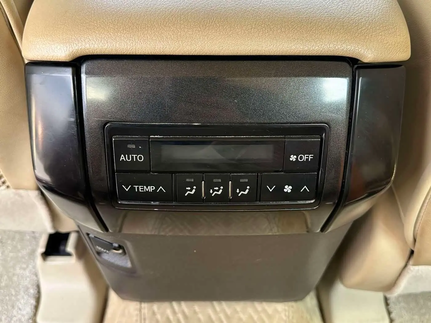 Toyota Prado 2016 — ფოტო 8/16