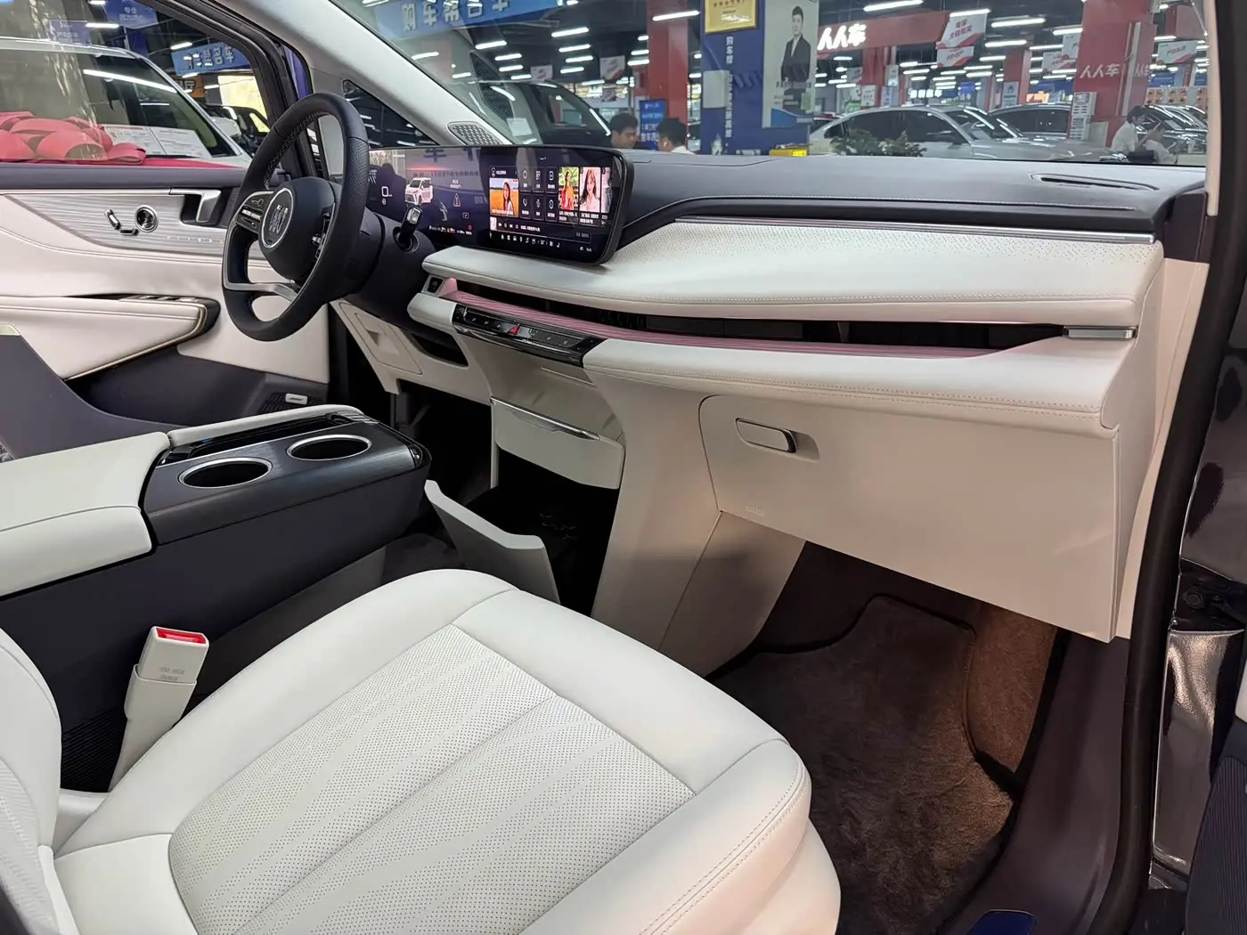 Buick GL8 New Energy 2025 — Photo 16/20