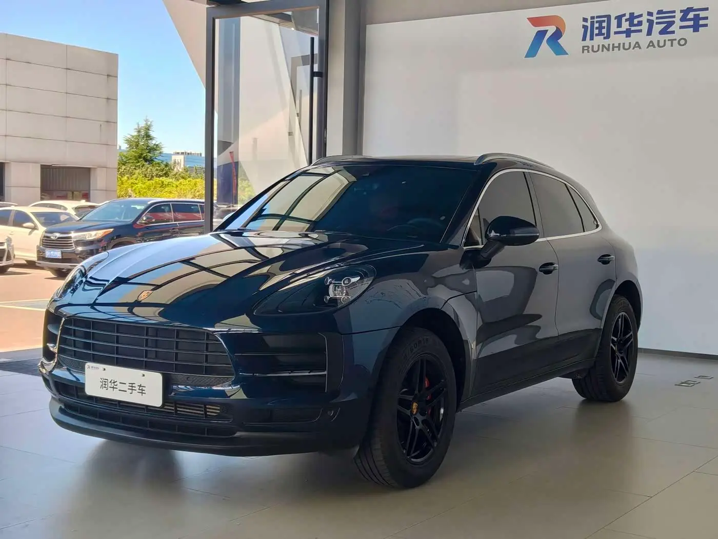 Porsche Macan 2021 — Photo 1/16