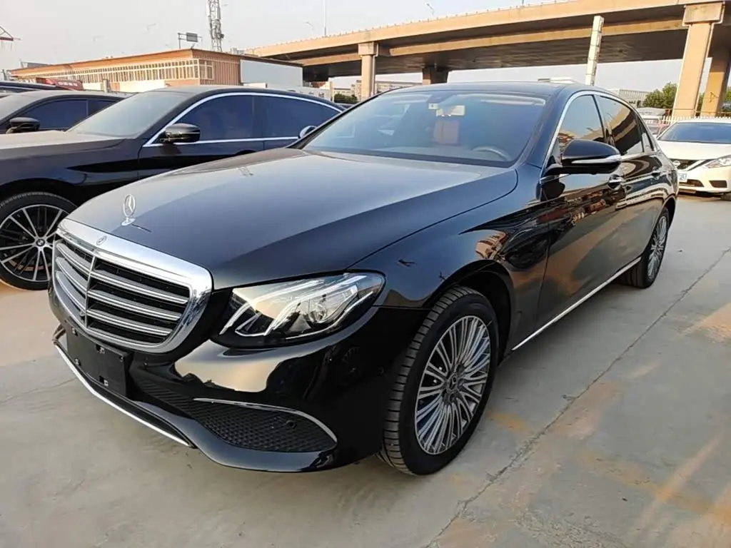 Mercedes-Benz E-Class 2020 — Photo 1/20