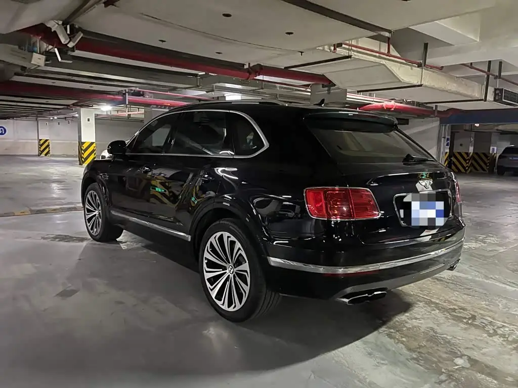 Bentley Bentayga 2019 — Фото 3/9