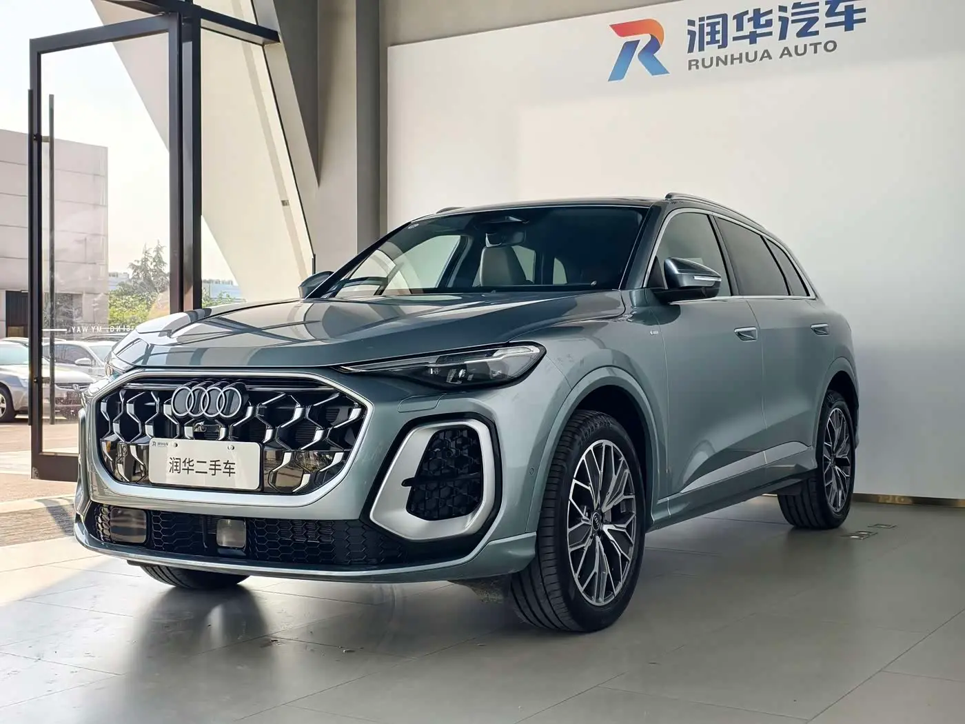 Audi Q5L 2025 — Photo 1/16