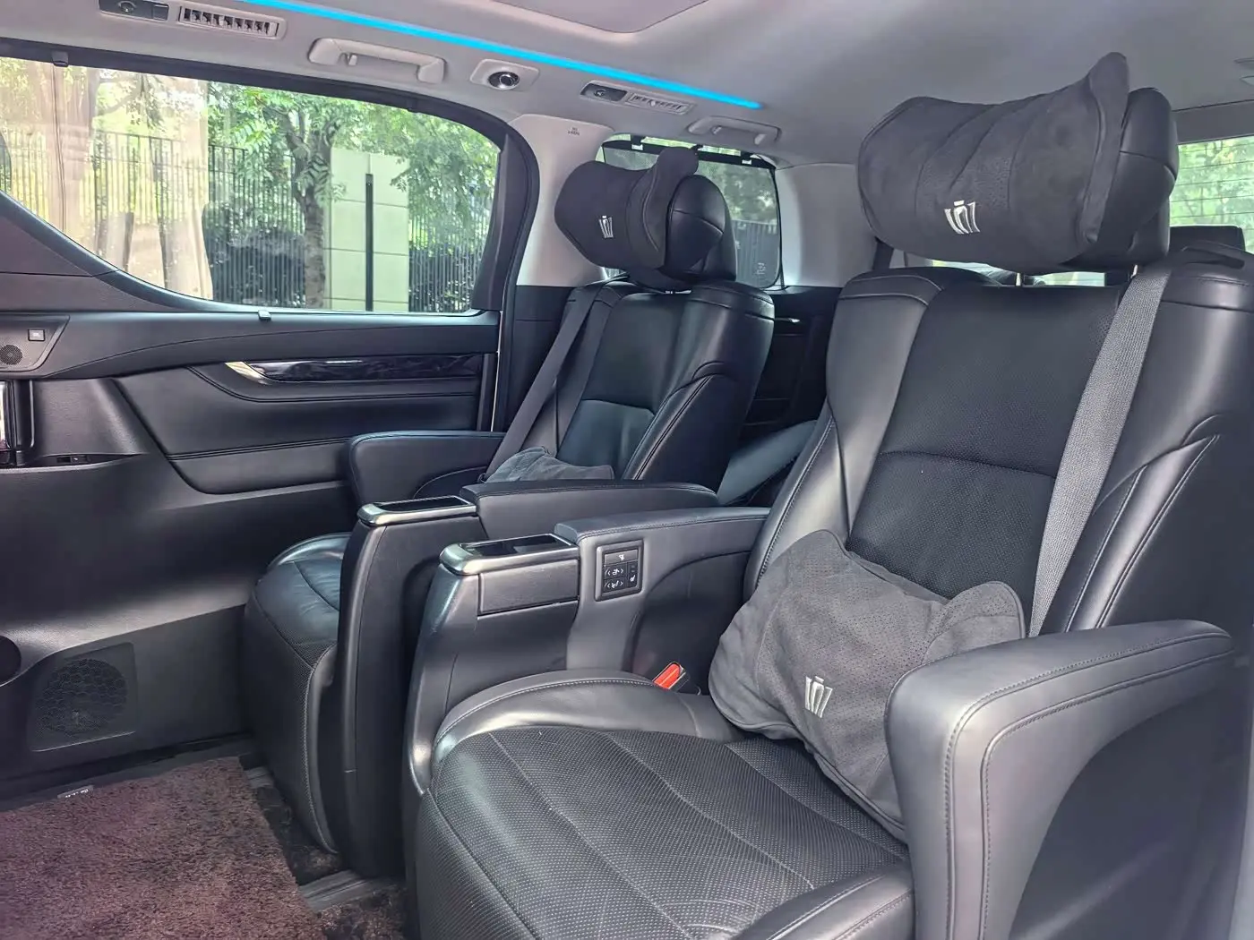Toyota Vellfire 2021 — Photo 16/16