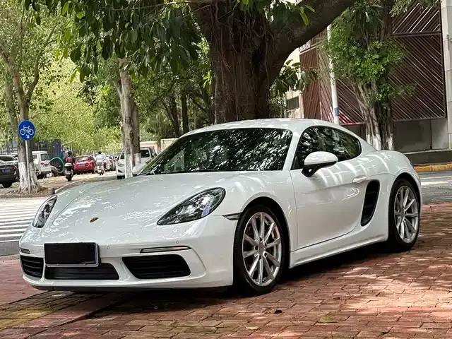Porsche 718 2024 — Photo 1/1