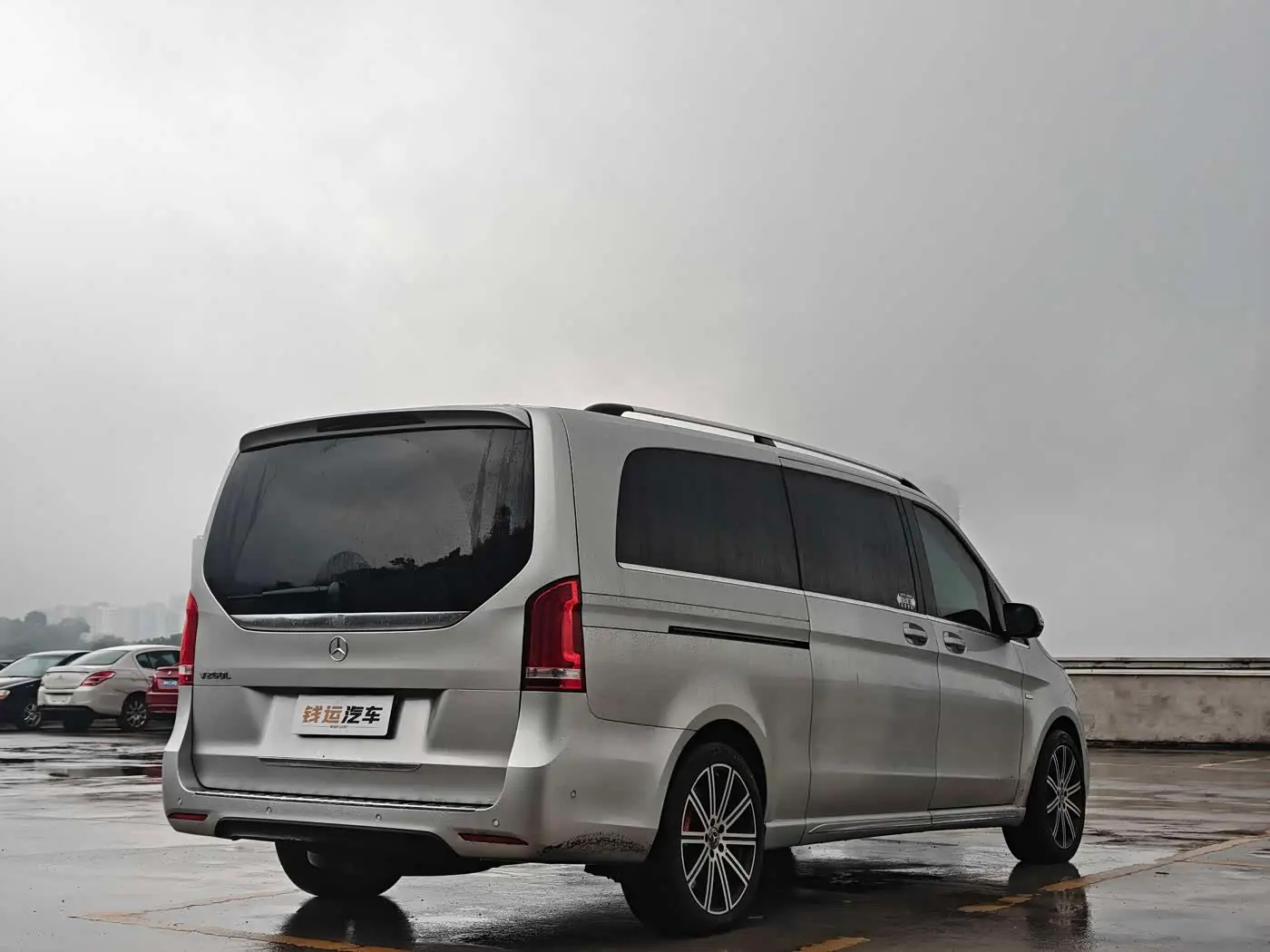 Mercedes-Benz V-Class 2023 — Photo 6/20