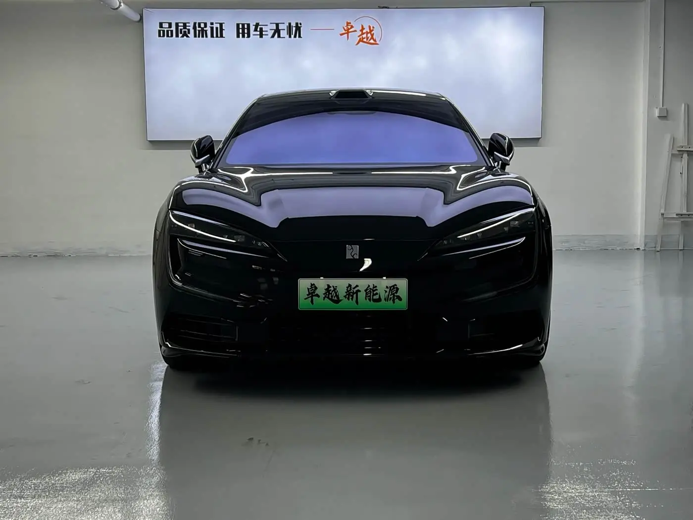 Yangwang U7 2025 — Photo 2/13