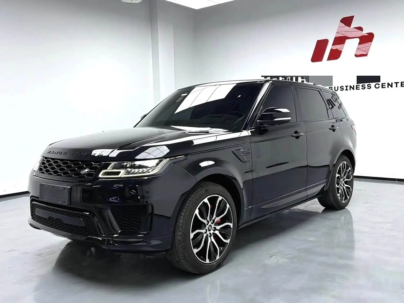 Land Rover Range Rover Sport 2021 — Photo 1/9