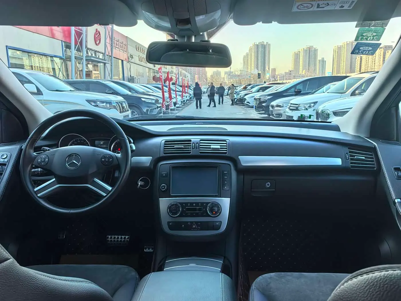 Mercedes-Benz R-Class 2015 — Photo 11/19