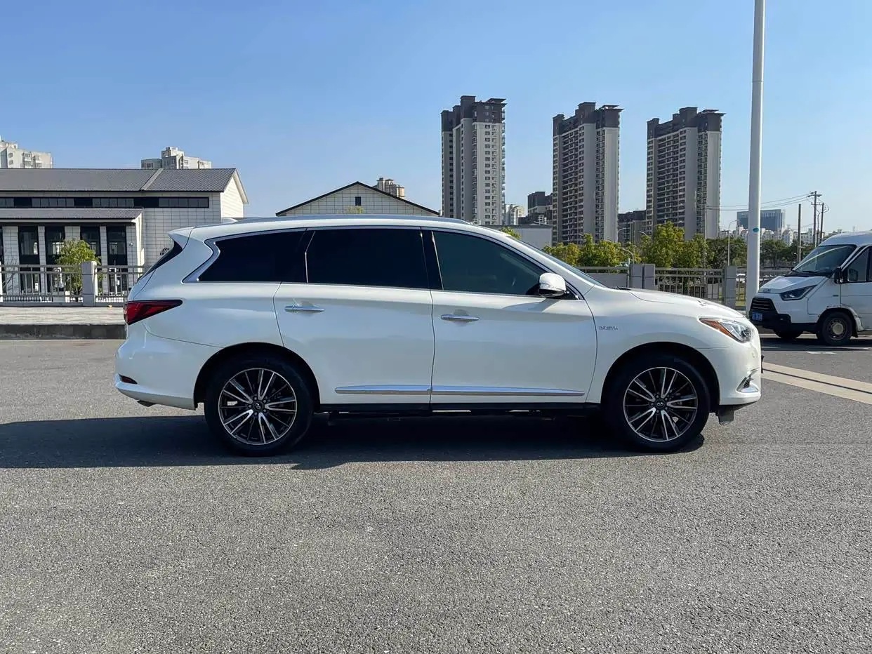 Infiniti QX60 2018 — Photo 5/20