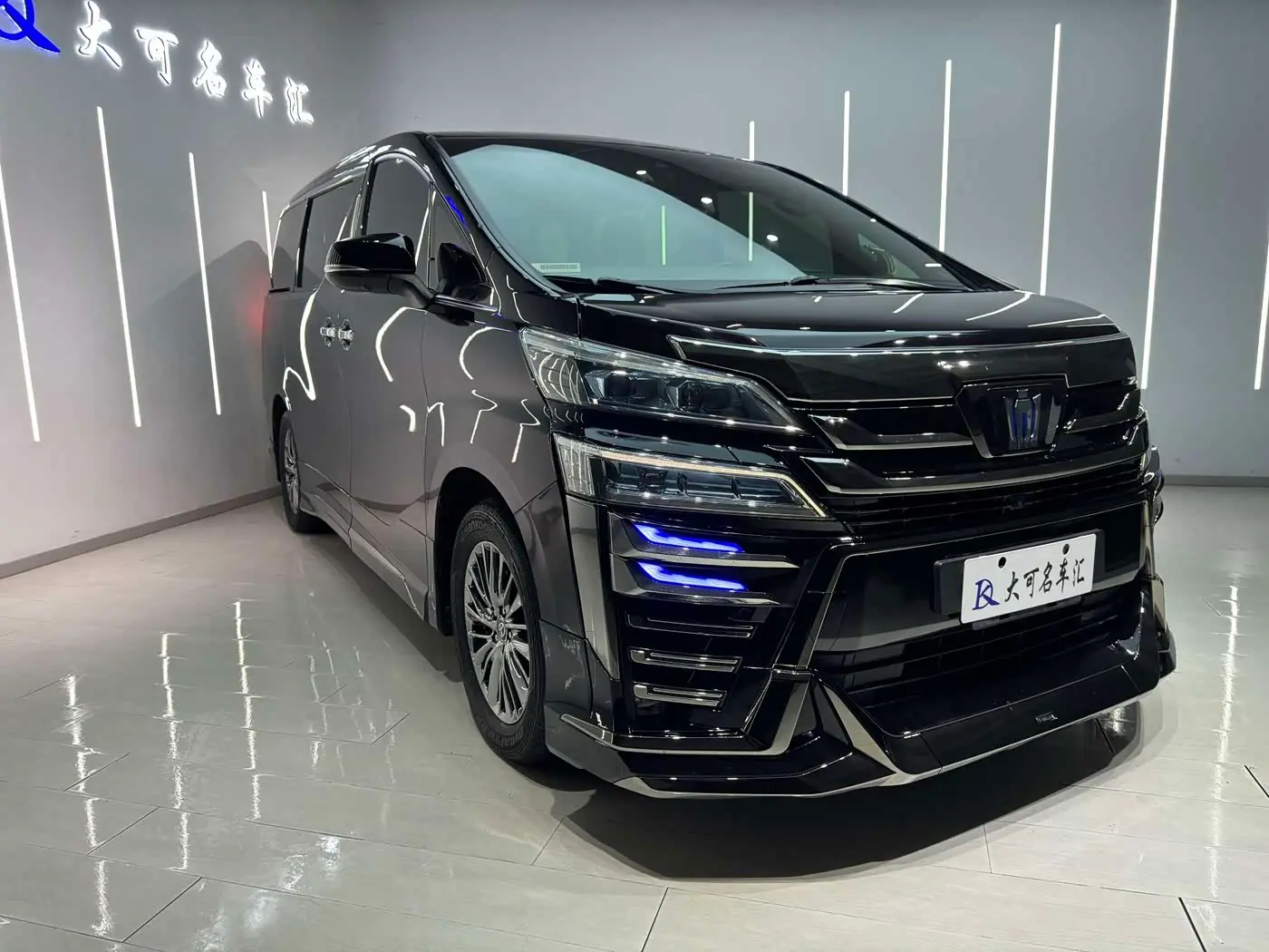 Toyota Vellfire 2019 — Фото 3/19
