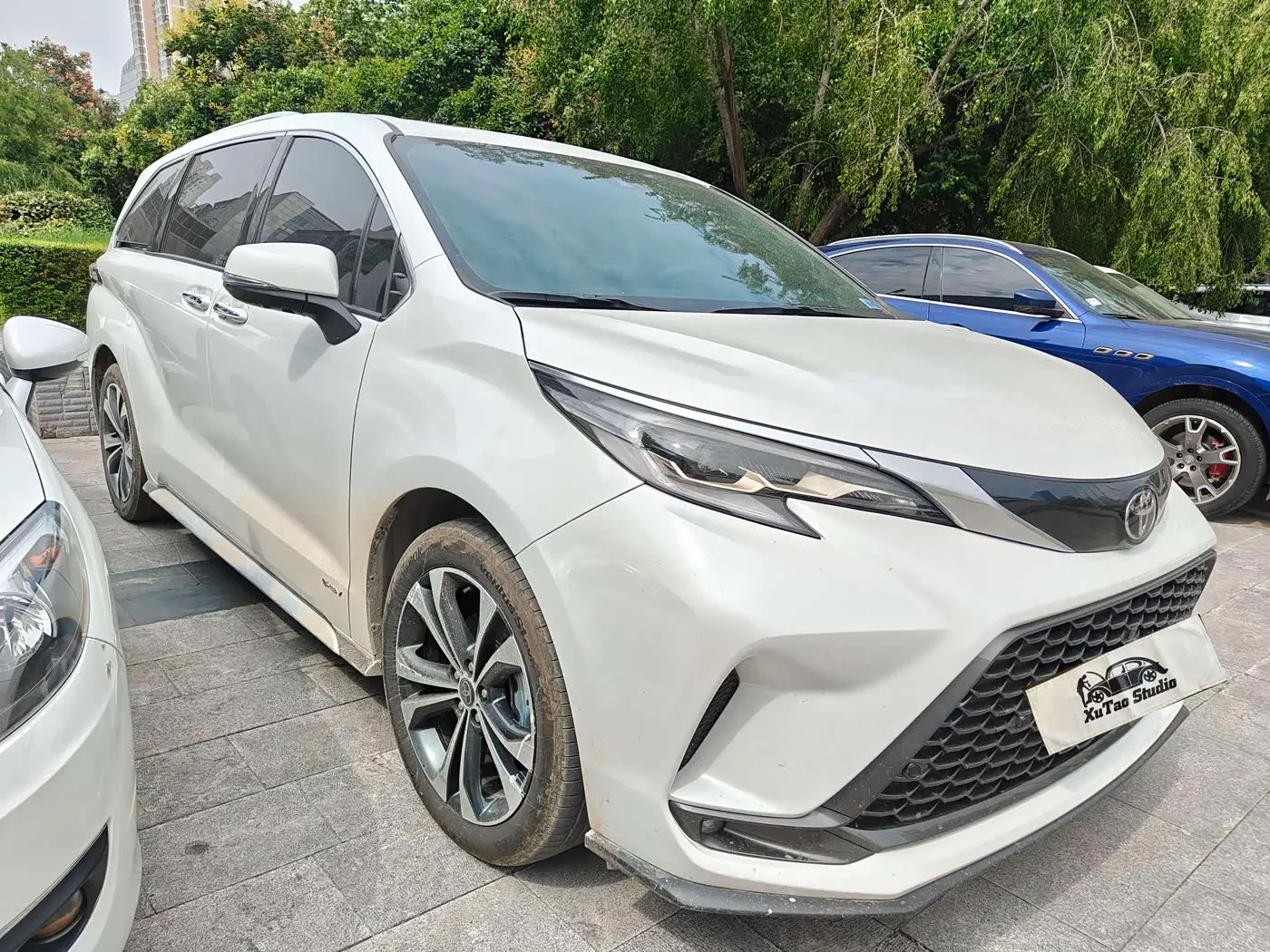 Toyota Granvia 2024 — Photo 3/11