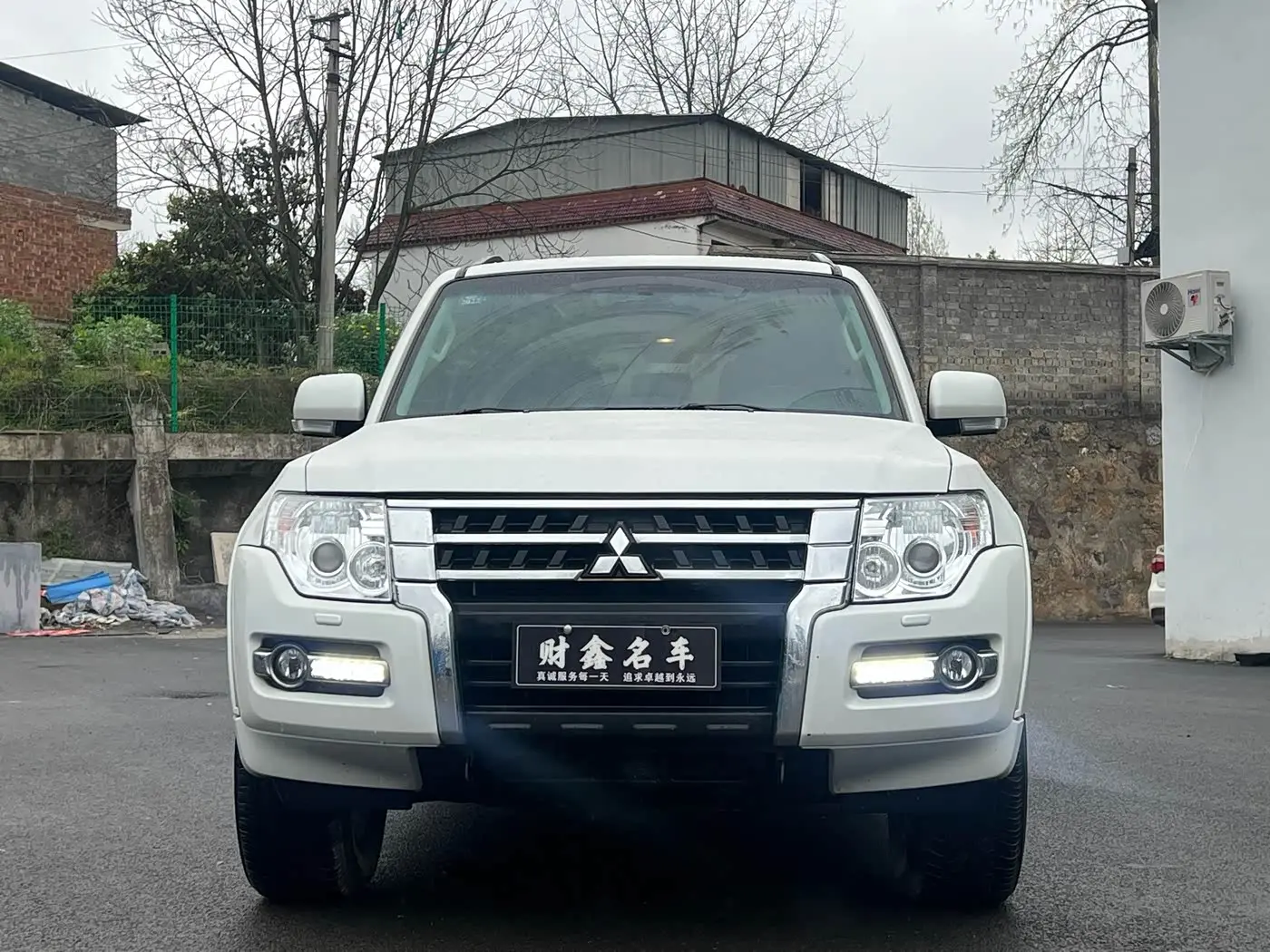 Mitsubishi Pajero 2018 — Photo 2/17