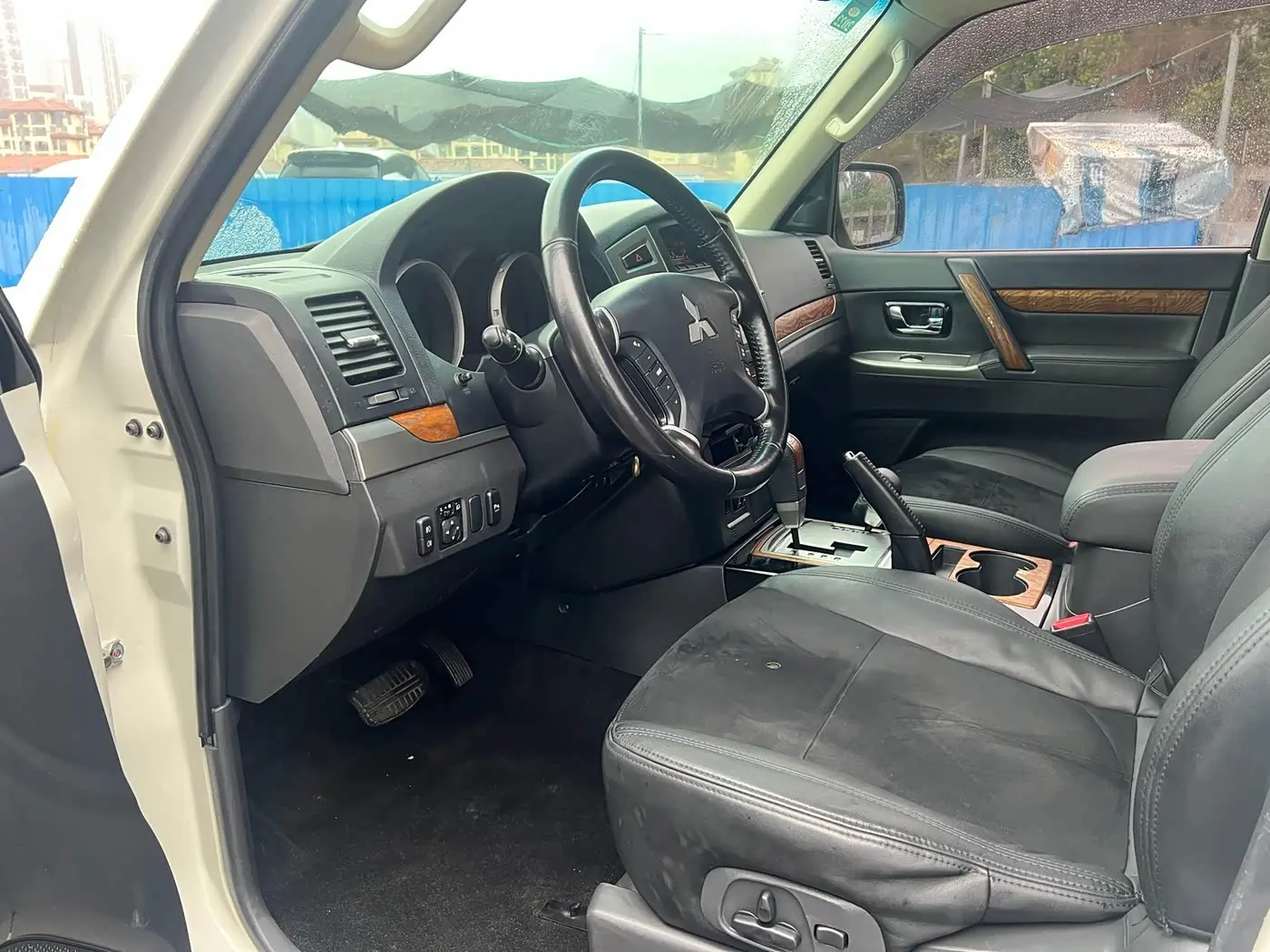 Mitsubishi Pajero 2018 — Photo 4/17