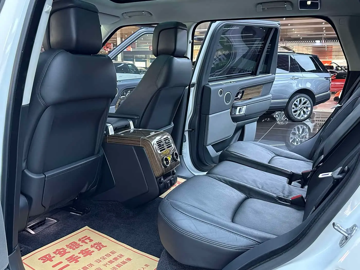 Land Rover Range Rover 2018 — Фото 8/18