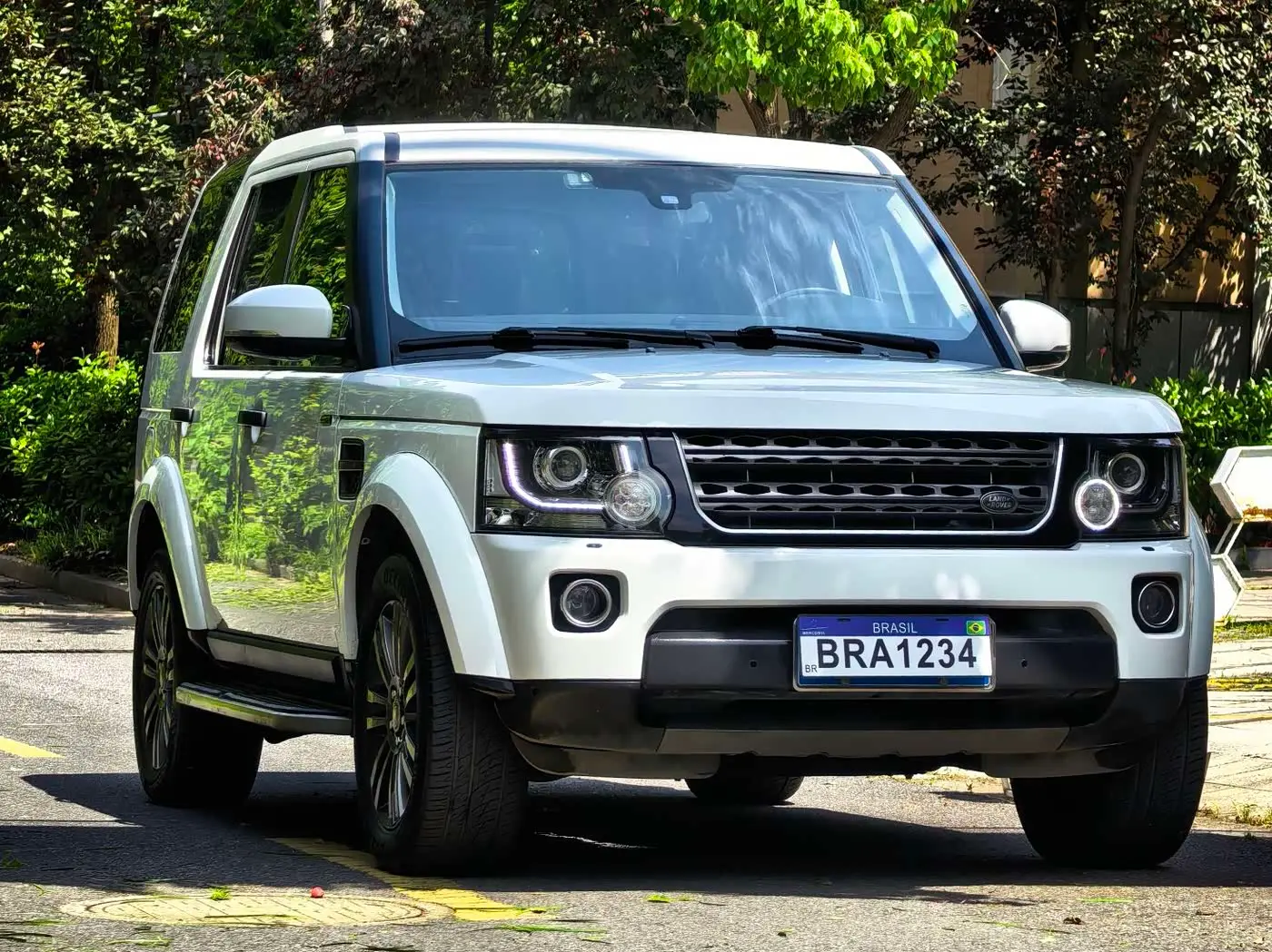 Land Rover Discovery 2016 — Фото 3/14
