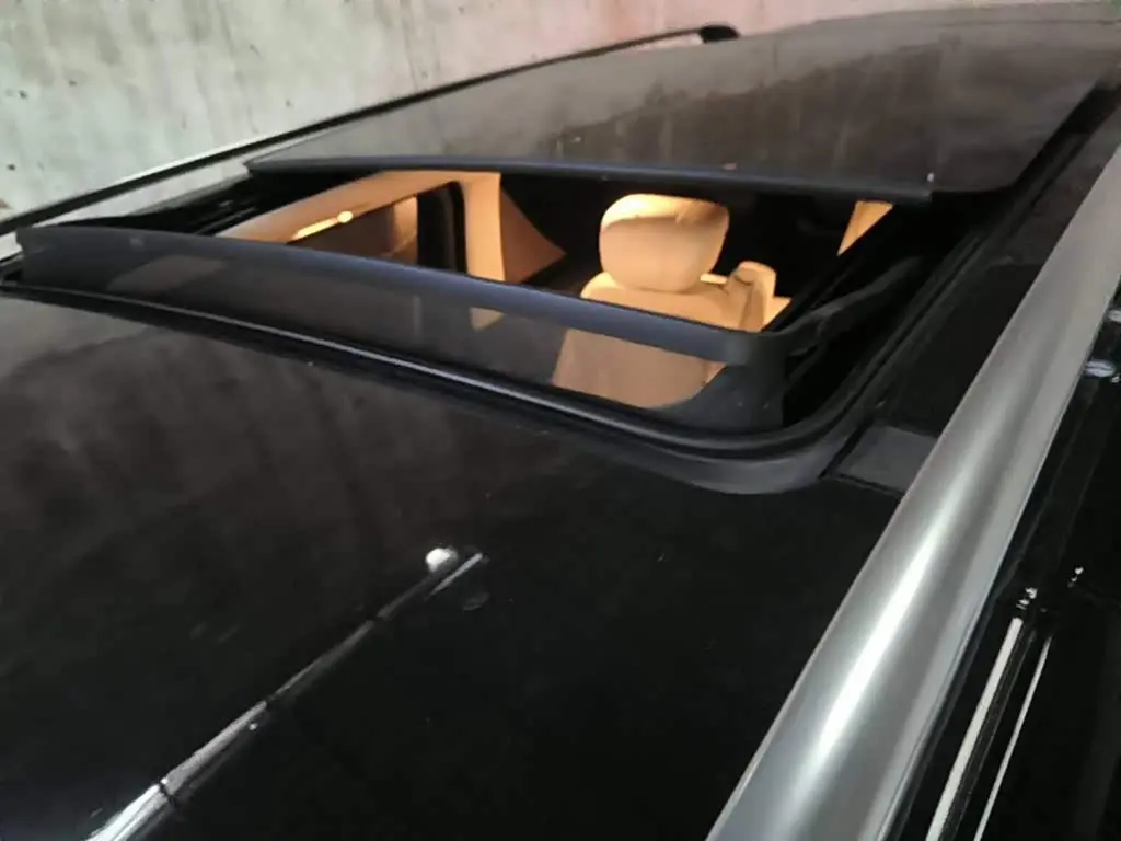 Mercedes-Benz V-Class 2024 — Photo 6/13