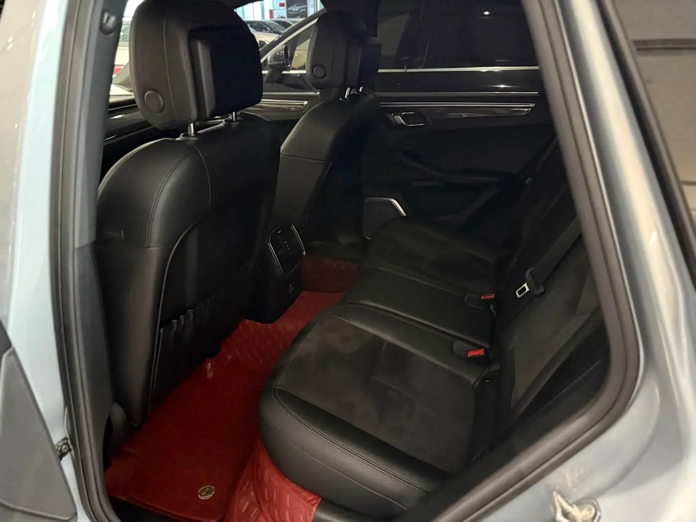 Porsche Macan 2020 — Photo 5/9