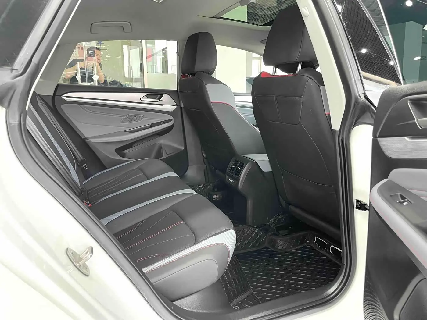 Volkswagen Lamando 2023 — Photo 13/20