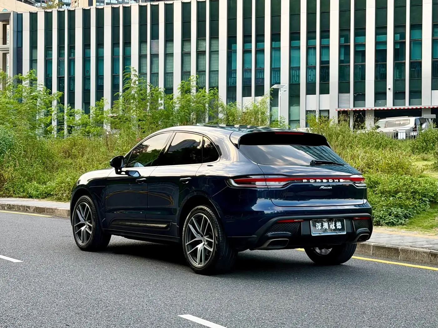 Porsche Macan 2023 — Фото 6/16