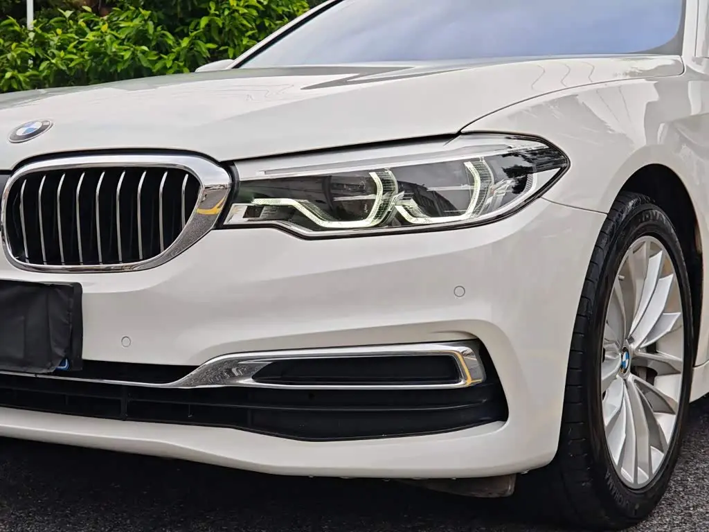 BMW 5 Series 2020 — Photo 9/20