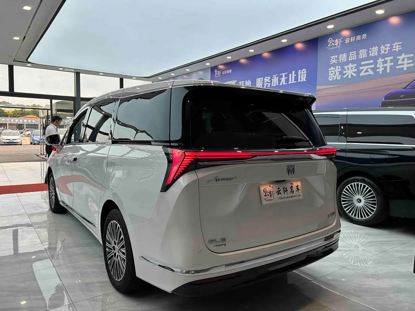 Buick GL8 New Energy 2024 — Photo 7/20