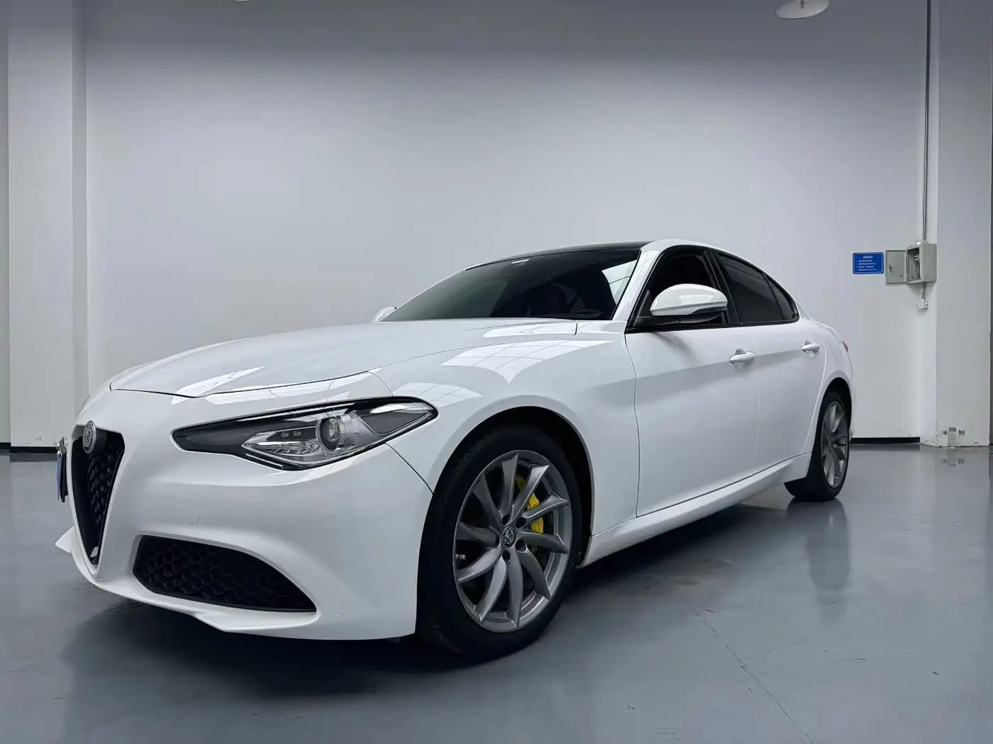 Alfa Romeo Giulia 2020 — Photo 1/10