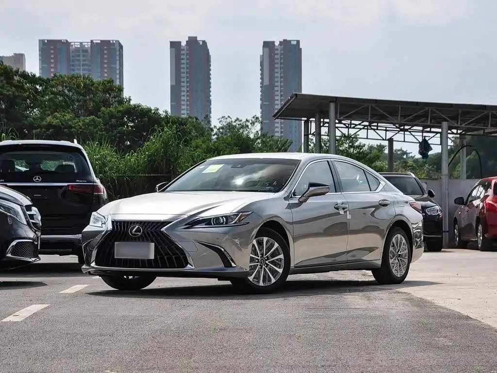 Lexus ES 2022 — Photo 1/20