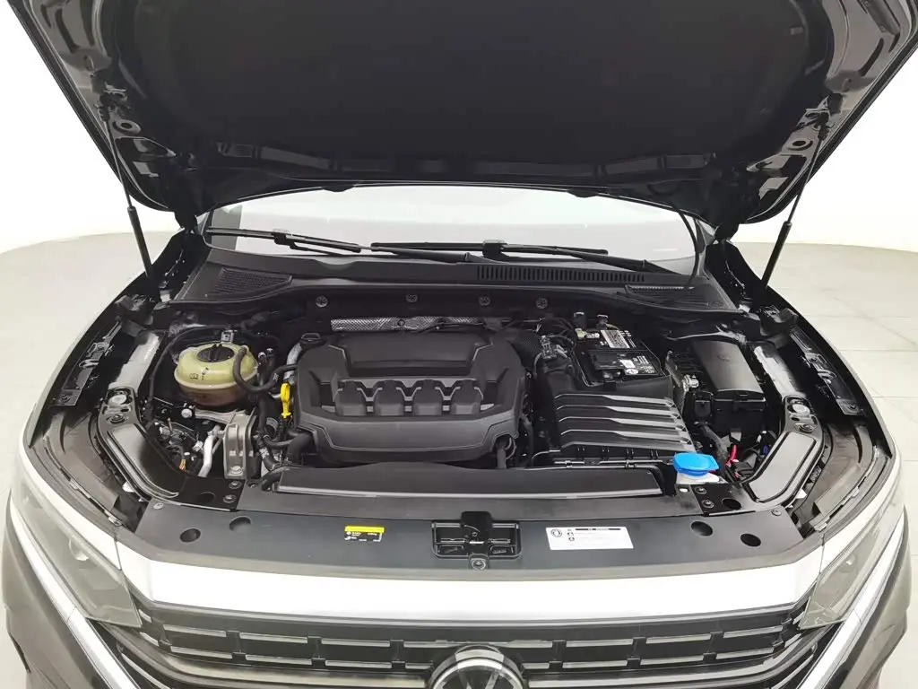 Volkswagen Passat 2023 — Photo 6/20