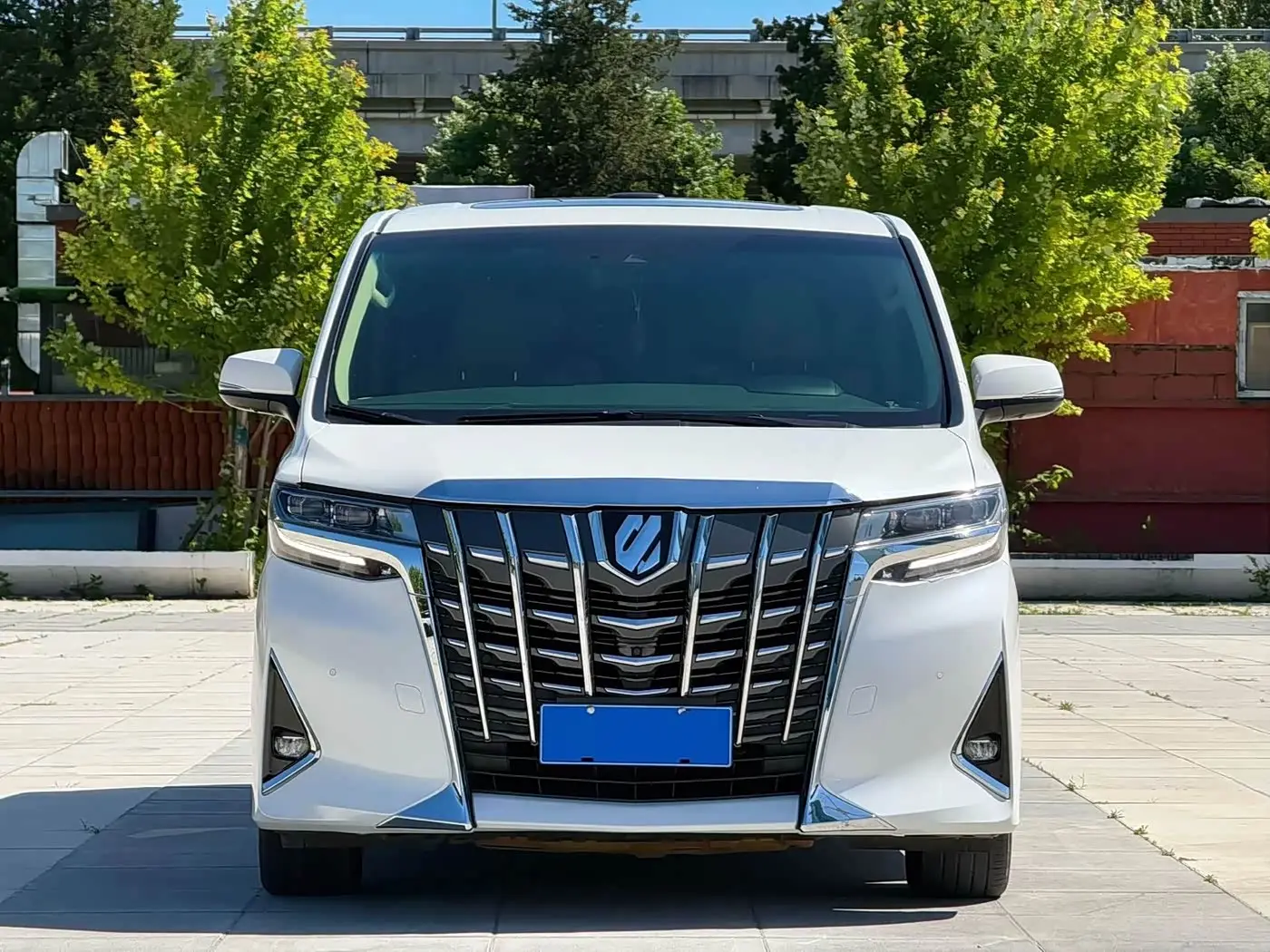 Toyota Alphard 2021 — Photo 2/17