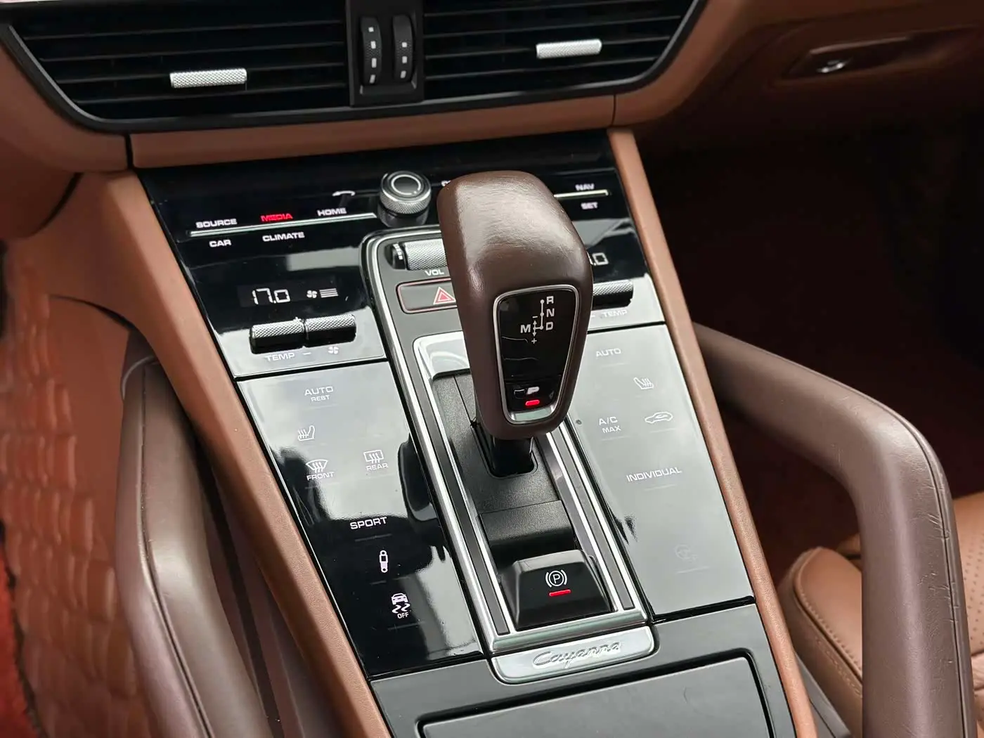 Porsche Cayenne 2019 — Фото 11/20