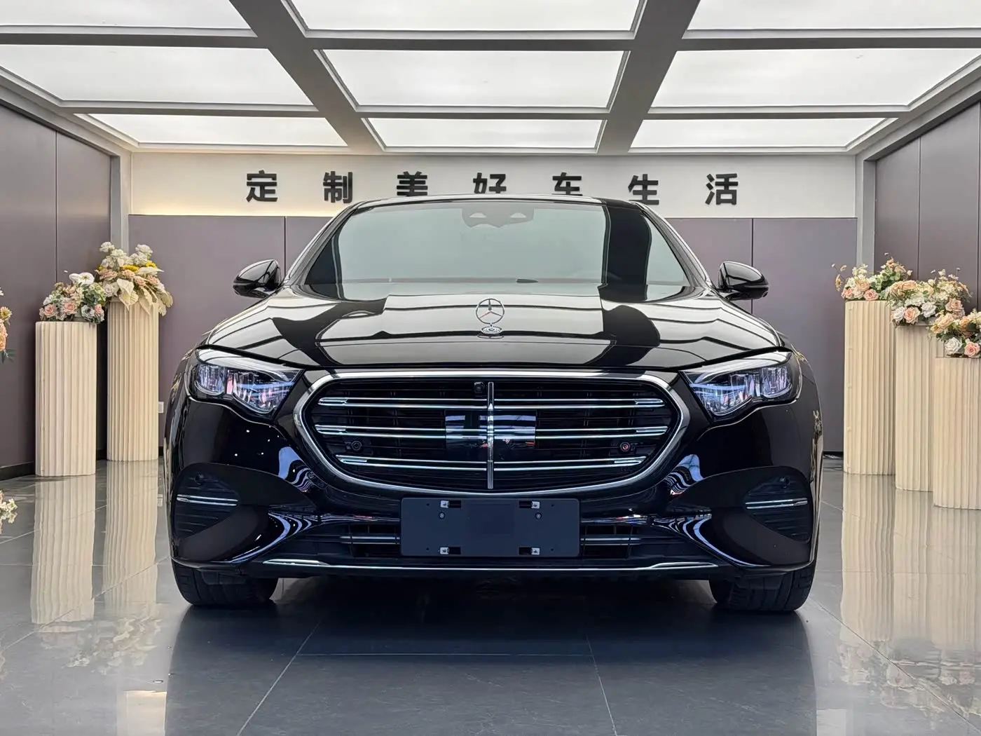 Mercedes-Benz E-Class 2025 — Фото 2/14