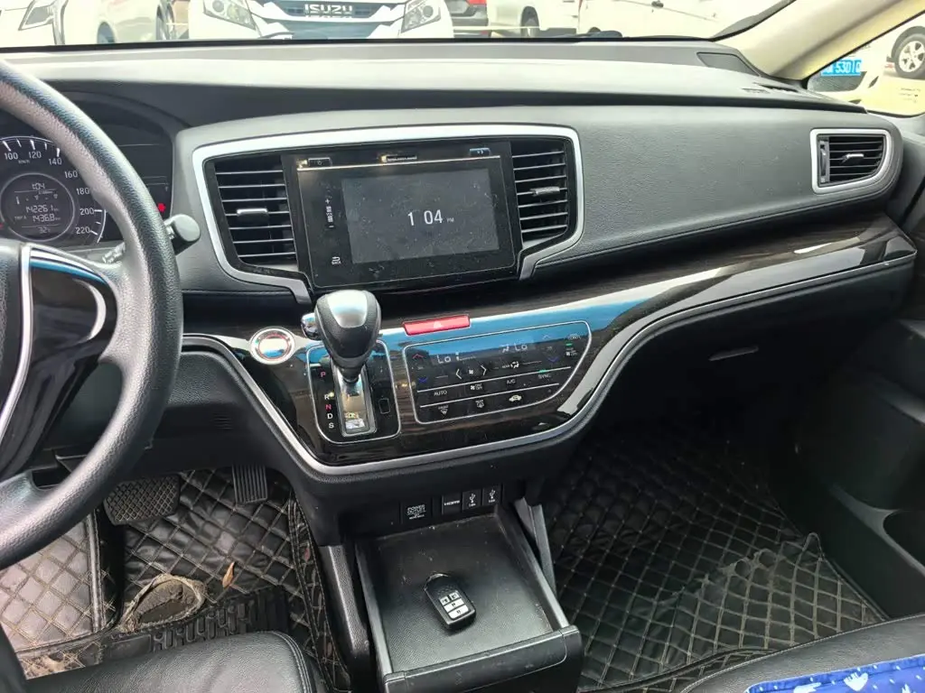 Honda Odyssey 2018 — Photo 15/16