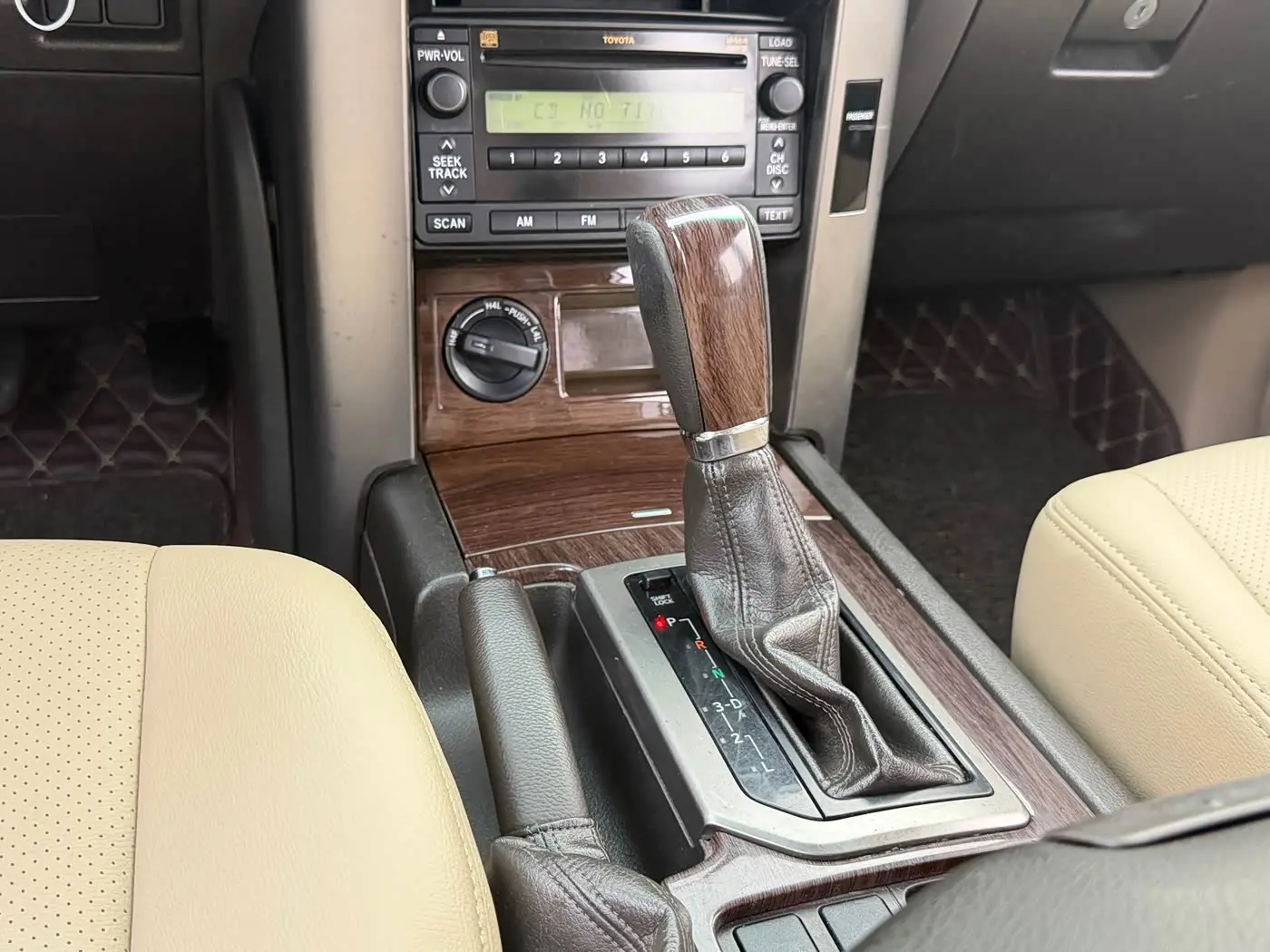 Toyota Prado 2013 — Photo 13/20