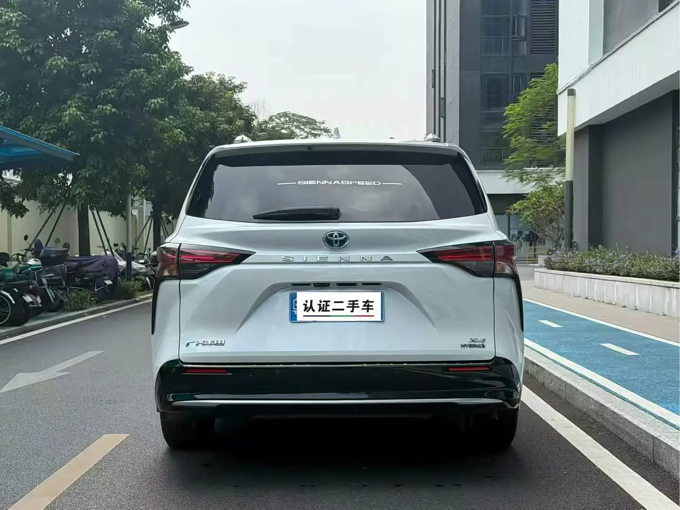 Toyota Sienna 2022 — Photo 4/9