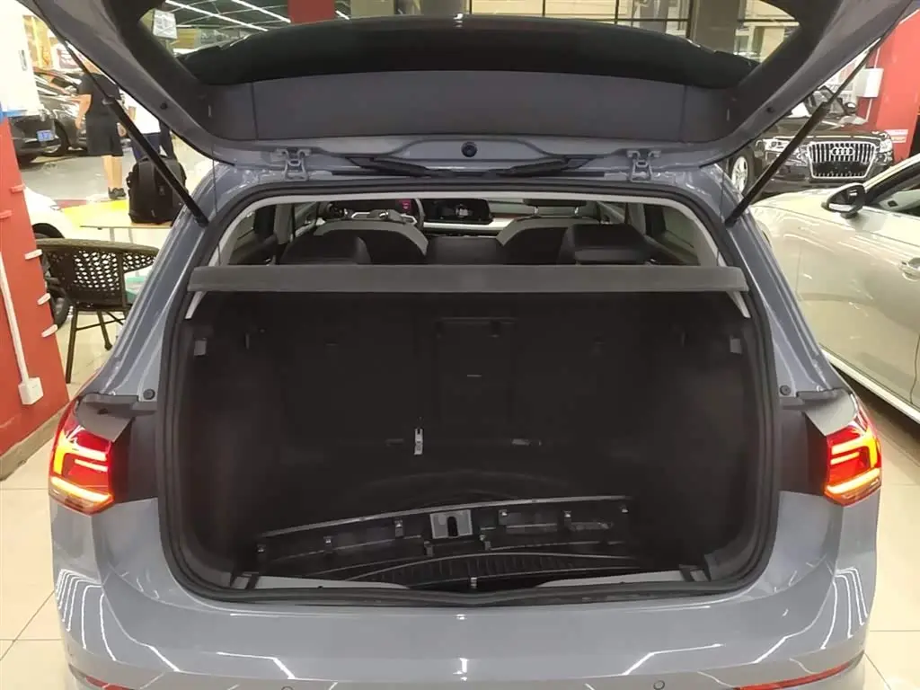 Volkswagen Golf 2022 — Photo 19/20