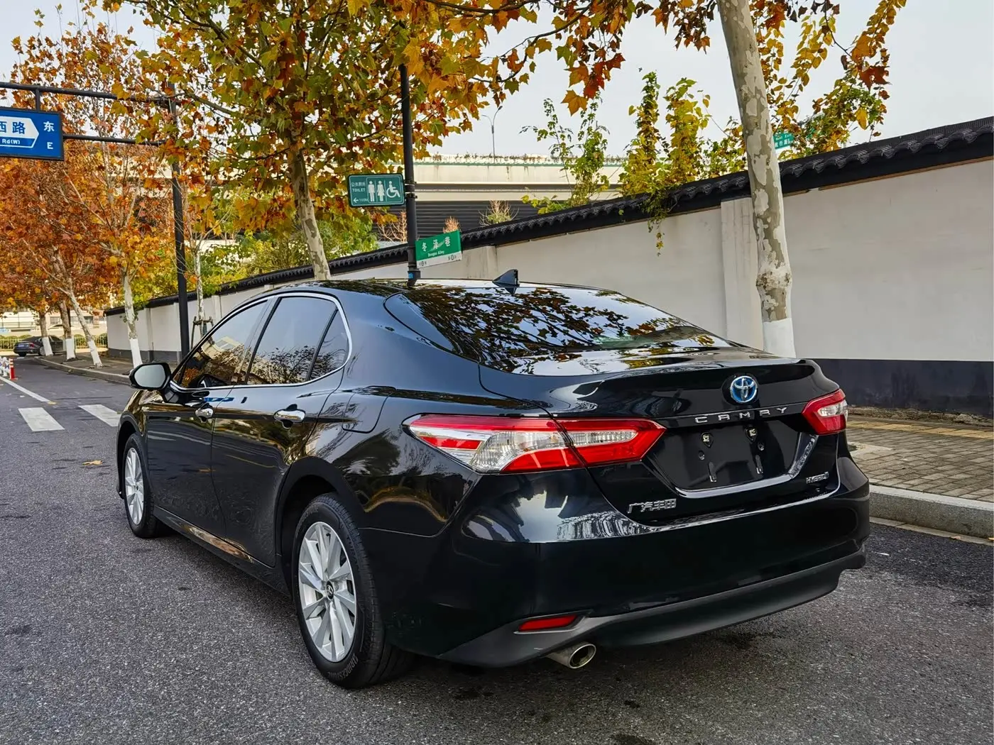 Toyota Camry 2023 — Photo 3/9