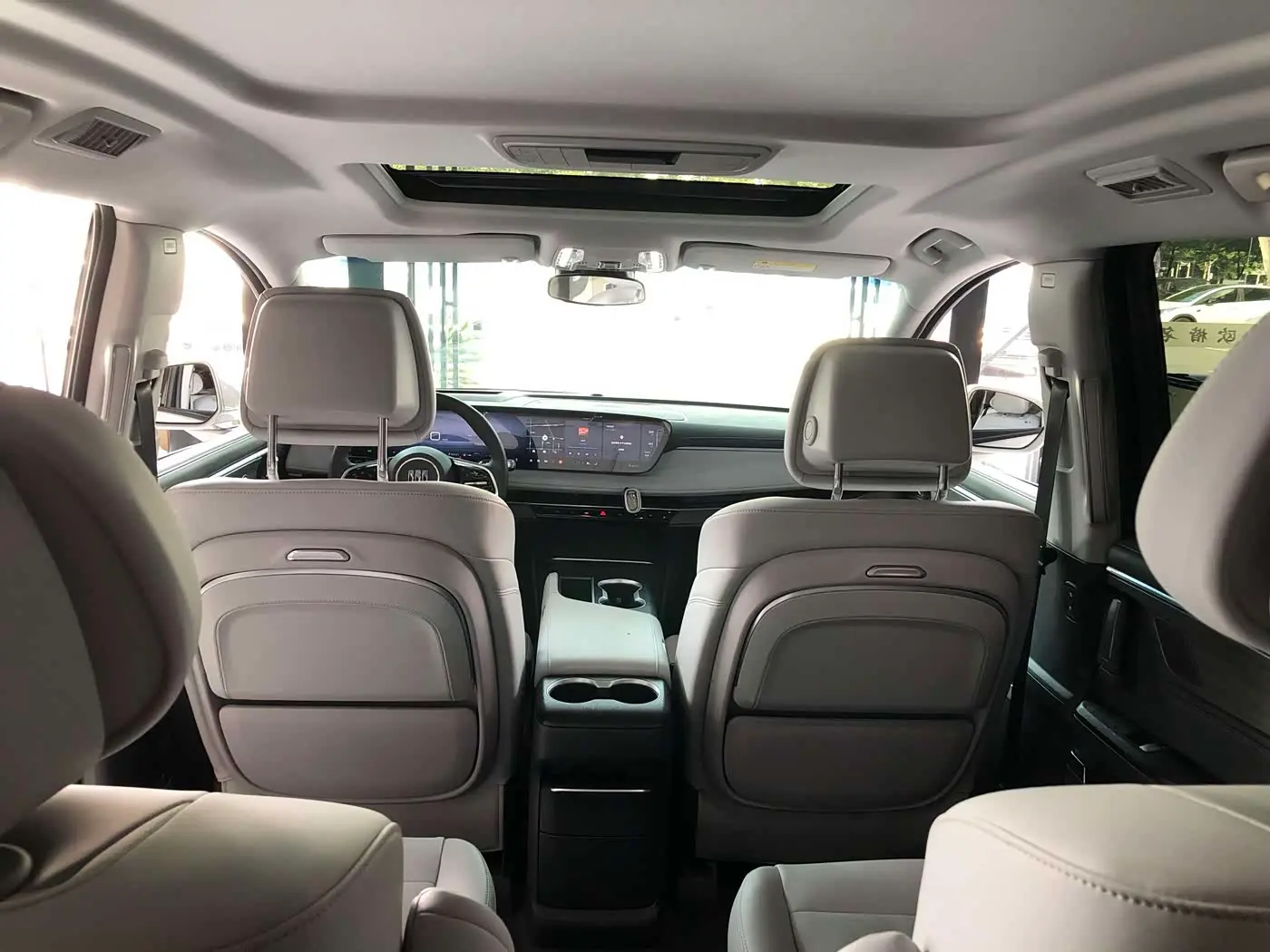 Buick GL8 2025 — Photo 15/20