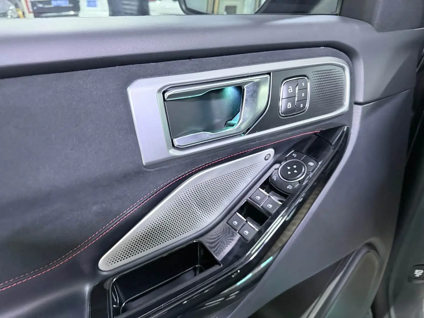 Ford Explorer 2024 — Photo 9/20
