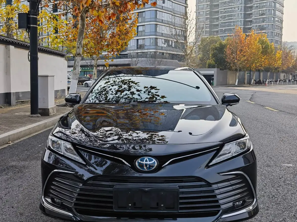Toyota Camry 2023 — Photo 4/9