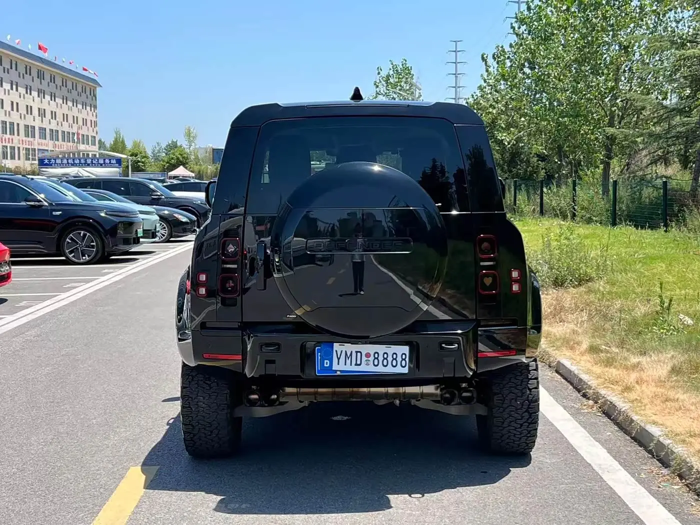 Land Rover Defender 2023 — Photo 3/15