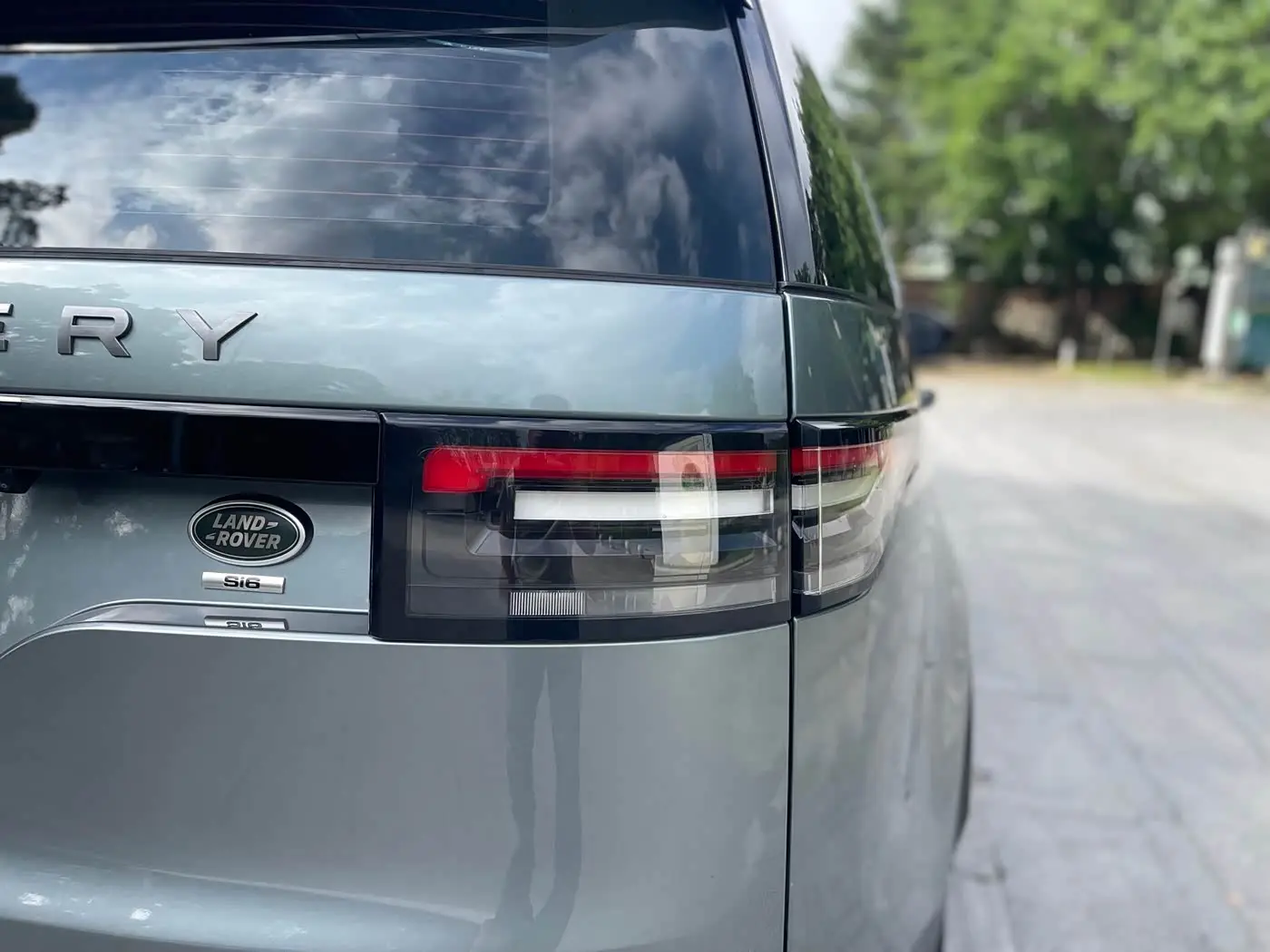 Land Rover Discovery 2018 — Фото 5/17