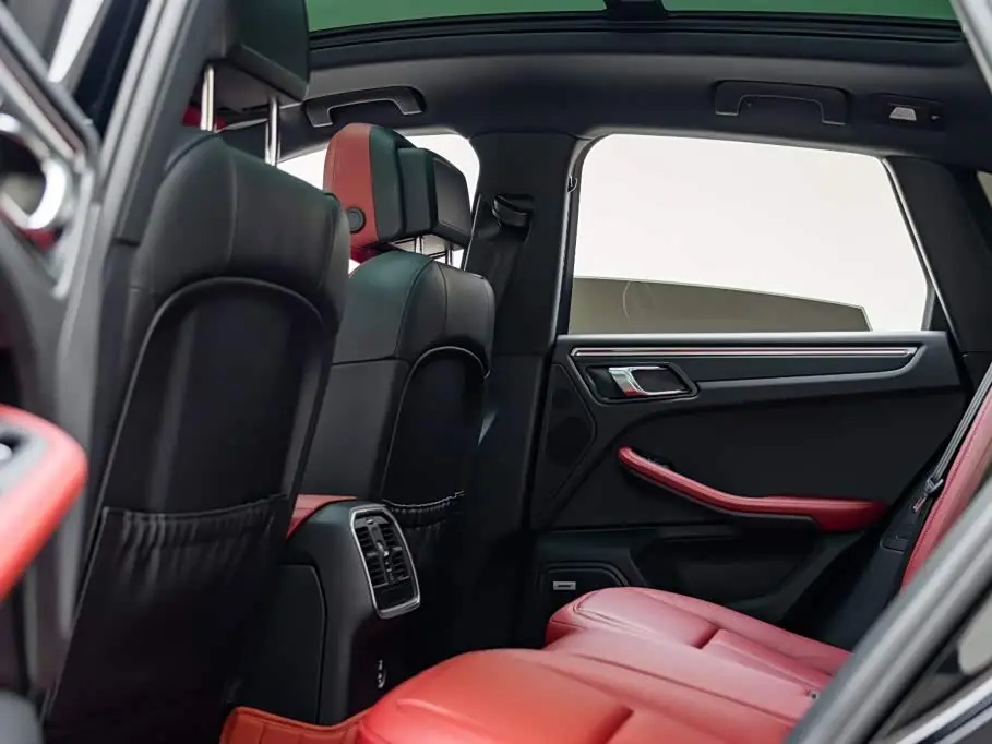 Porsche Macan 2023 — Photo 10/20