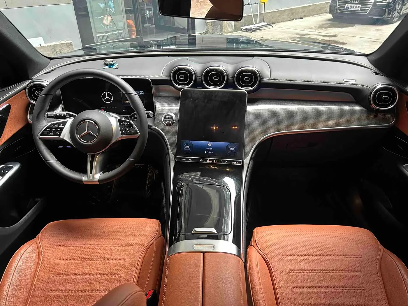 Mercedes-Benz GLC 2024 — Photo 7/20