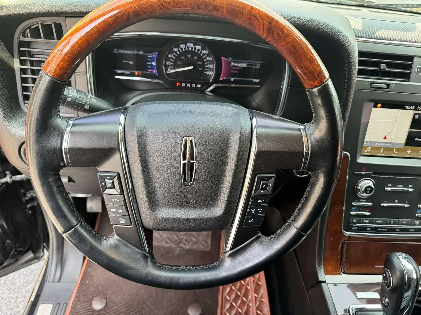 Lincoln Navigator 2018 — Photo 18/20