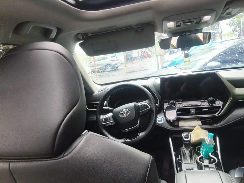 Toyota Highlander 2021 — Photo 2/19