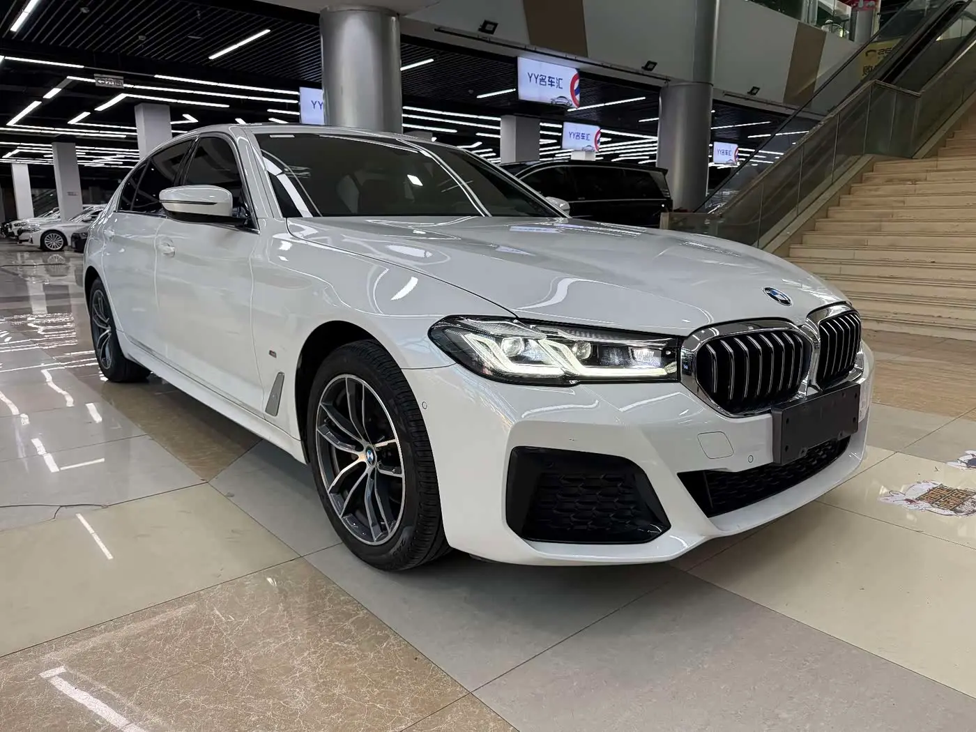 BMW 5 Series 2023 — Photo 3/16