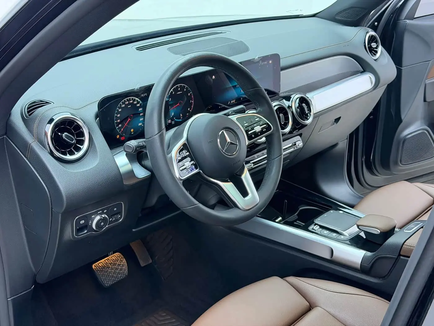 Mercedes-Benz GLB 2021 — Фото 5/19