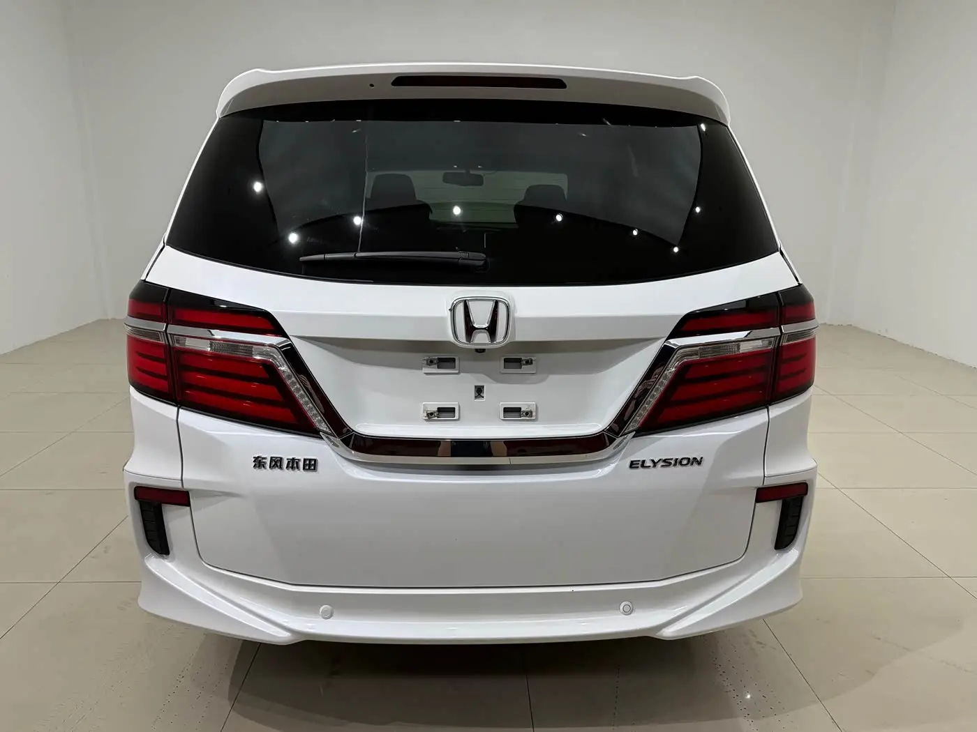 Honda Elysion 2018 — ფოტო 5/18